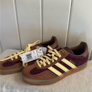 Adidas Gazelle Maroon almost yellow colorway Cream Sneakers 9.5 NWT